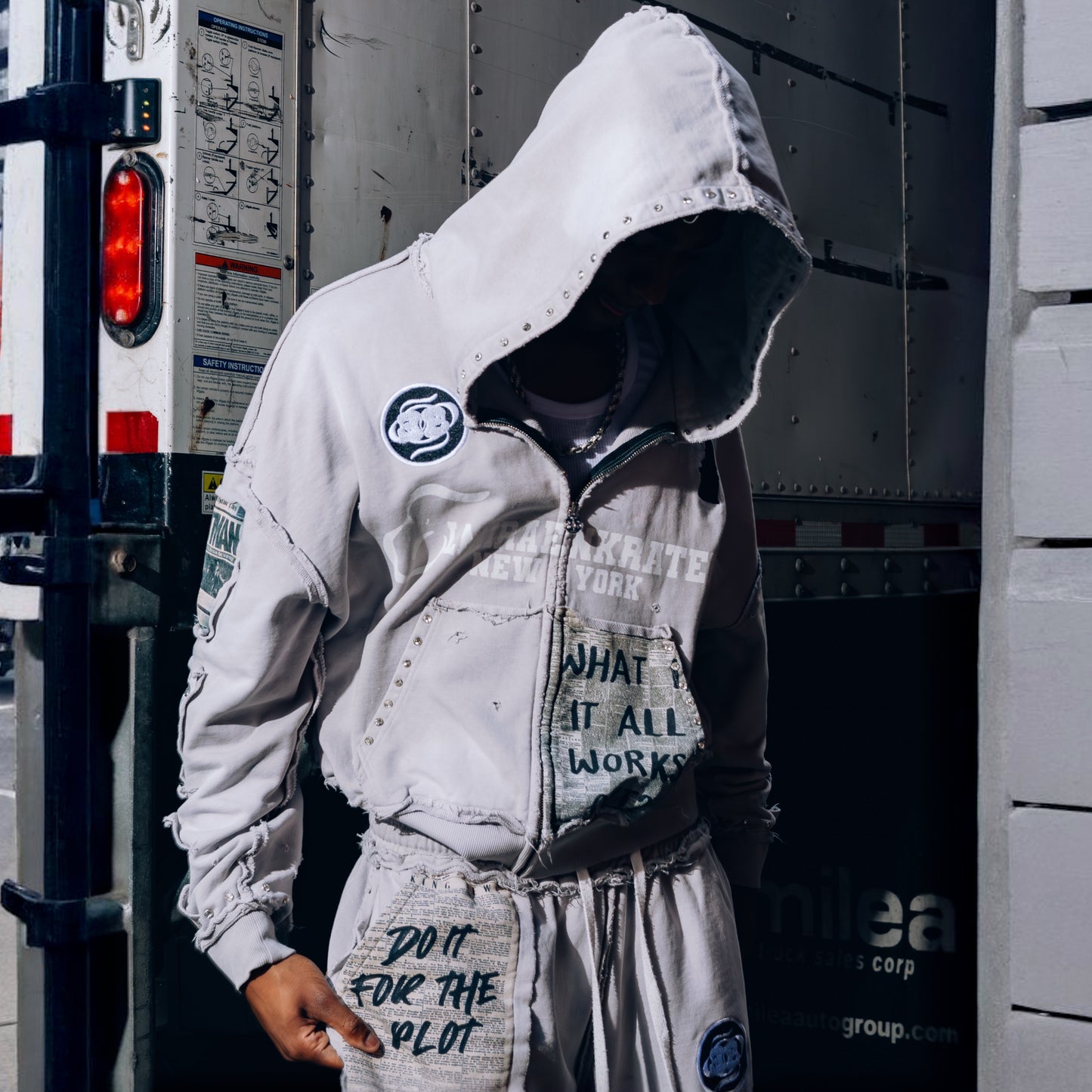 "MANIFESTO" ZIP-UP